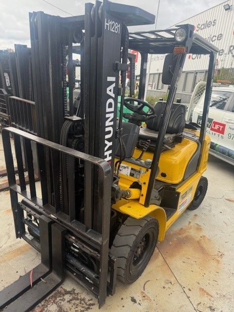 hyundai forklift for sale container entry