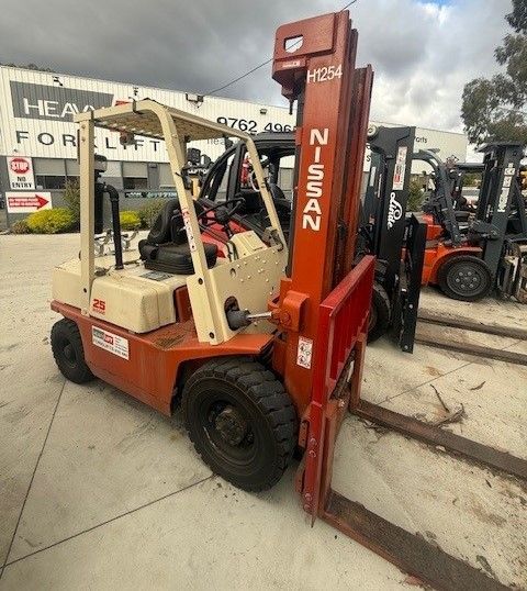 nissan 2.5 ton forklift for sale