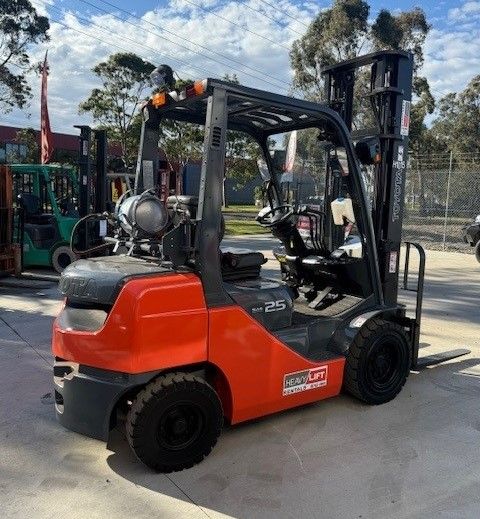 toyota forklift 2.5 tonne 32-8-FG25 backside view