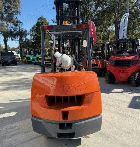toyota 4.5 ton forklift back view
