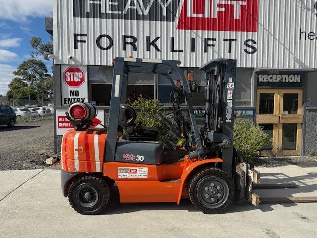 heli forklift for sale side view