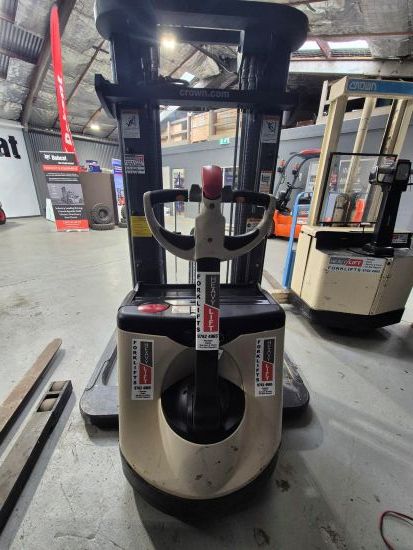 crown walkie stacker