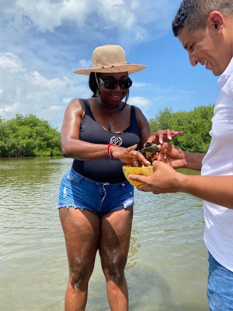 women travel group to Colombia