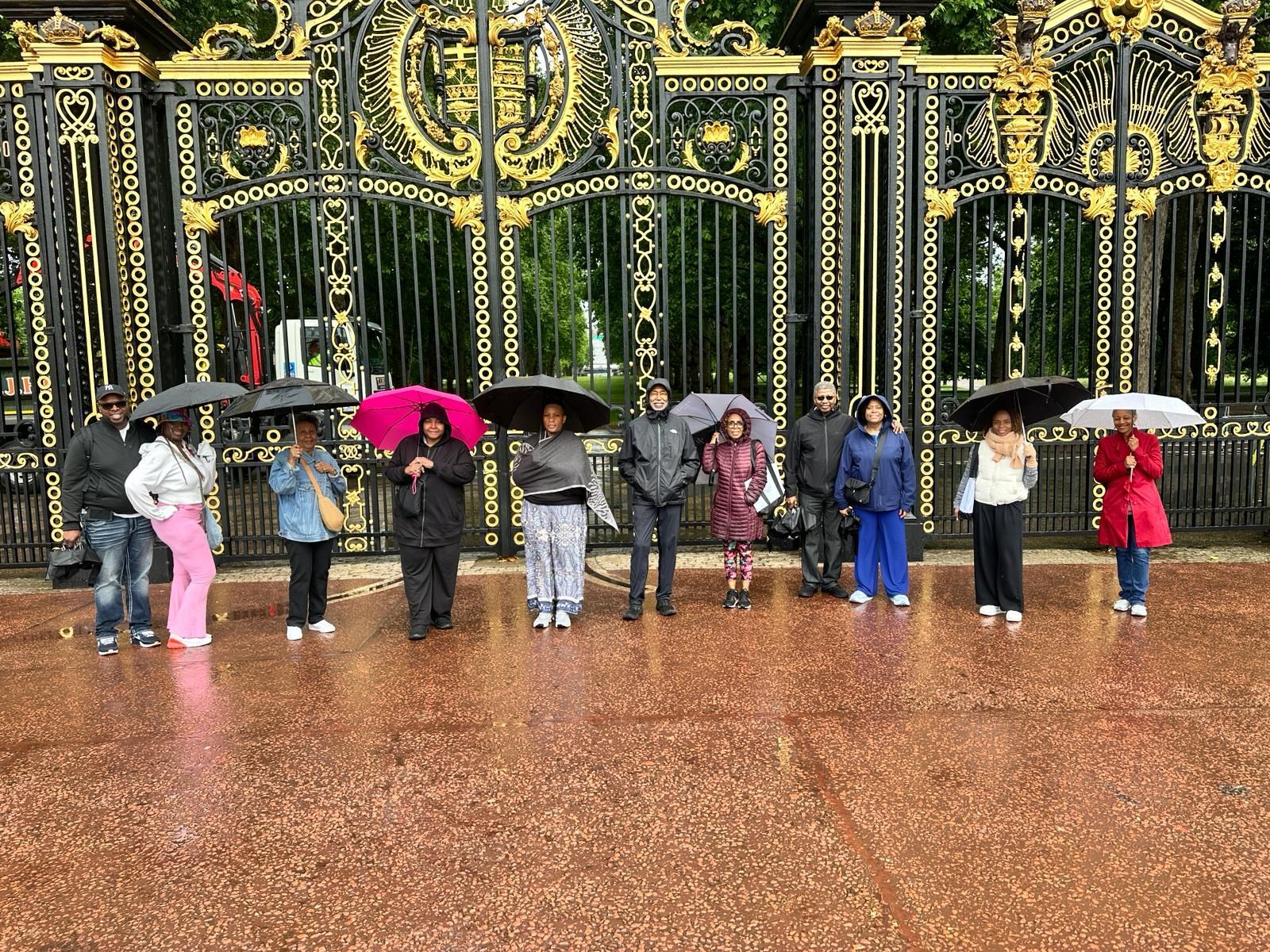 black women travel to Paris and enjoy soft life