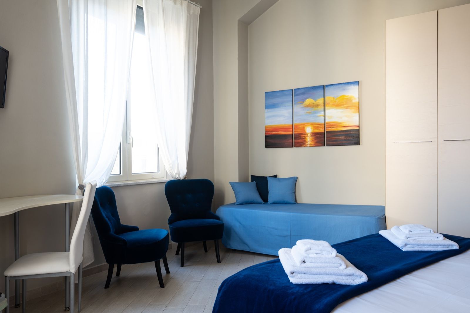 Camera matrimoniale e letto aggiuntivo