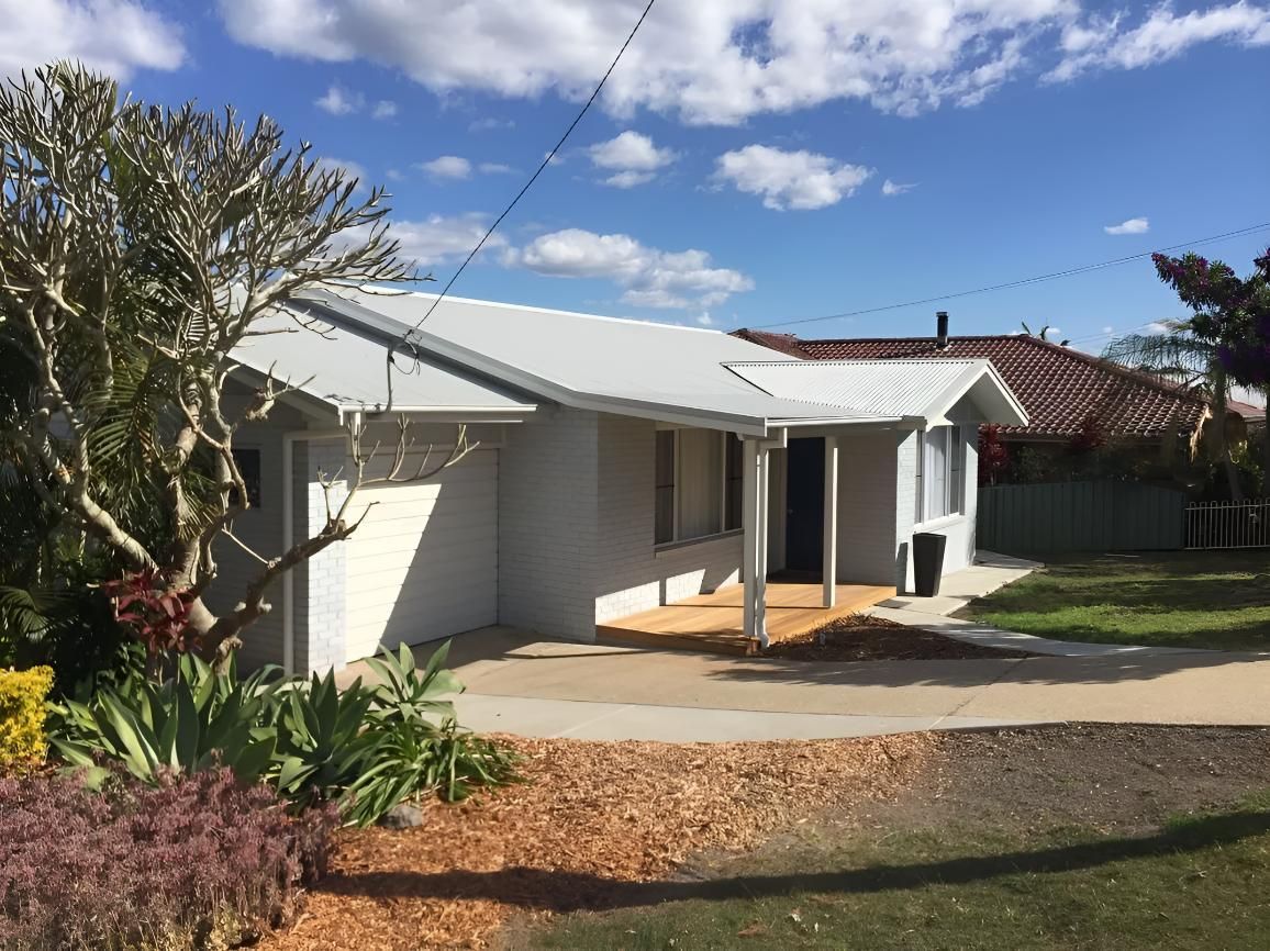 A White House With a White Roof and a Porch — Aspex Construction - Lou Pieren In Port Macquarie, NSW