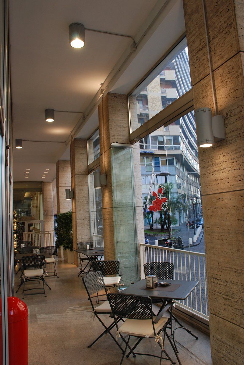 interni locale con serramenti in alluminio