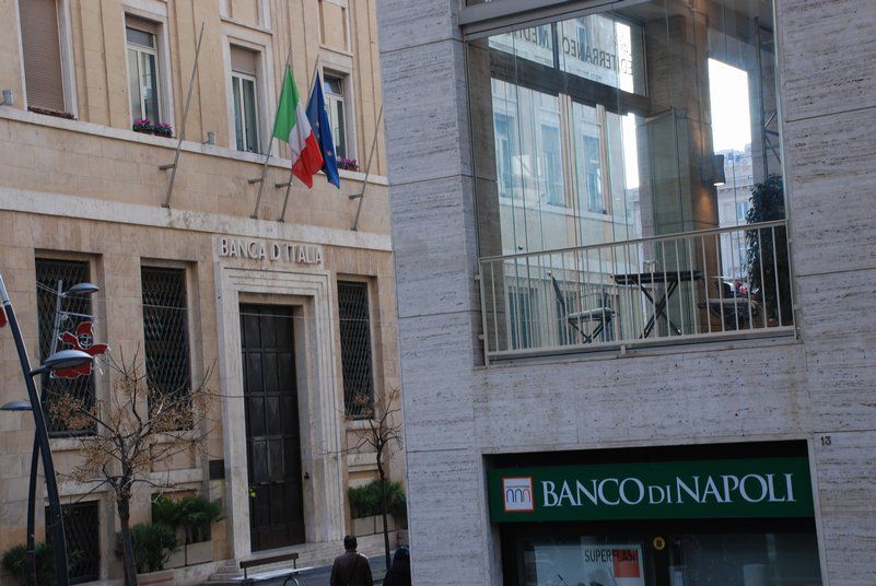 vetrate edificio con profili in alluminio