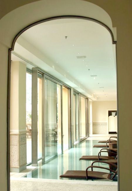 palazzo con ampie vetrate