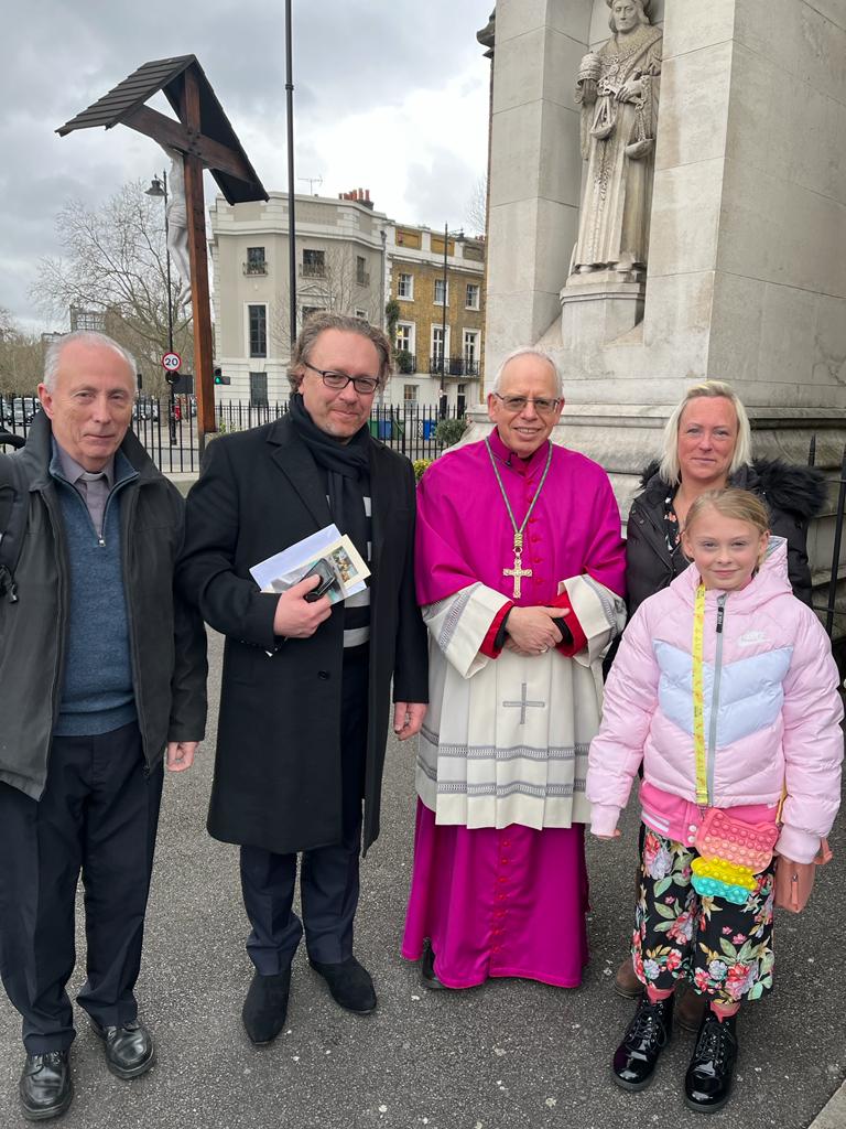Kely and her daughter Lotti, Simon, Fr Malachy with Bishop Paul