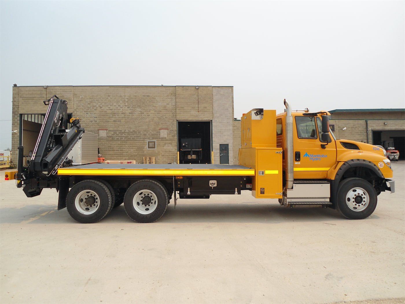 ITB Decks and Platforms - Manitoba Hydro Truck