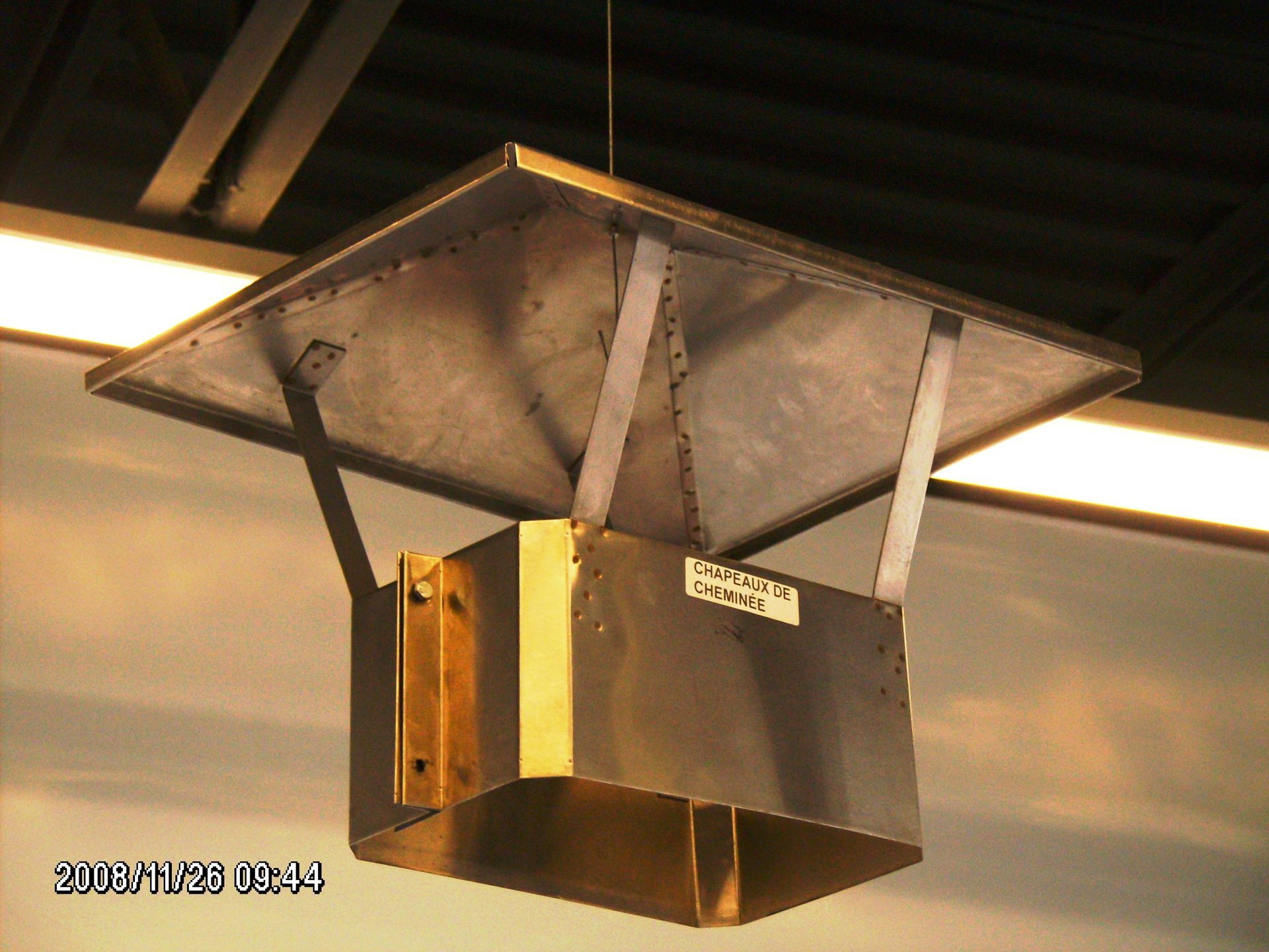 Une photo d'un objet métallique prise en 2004