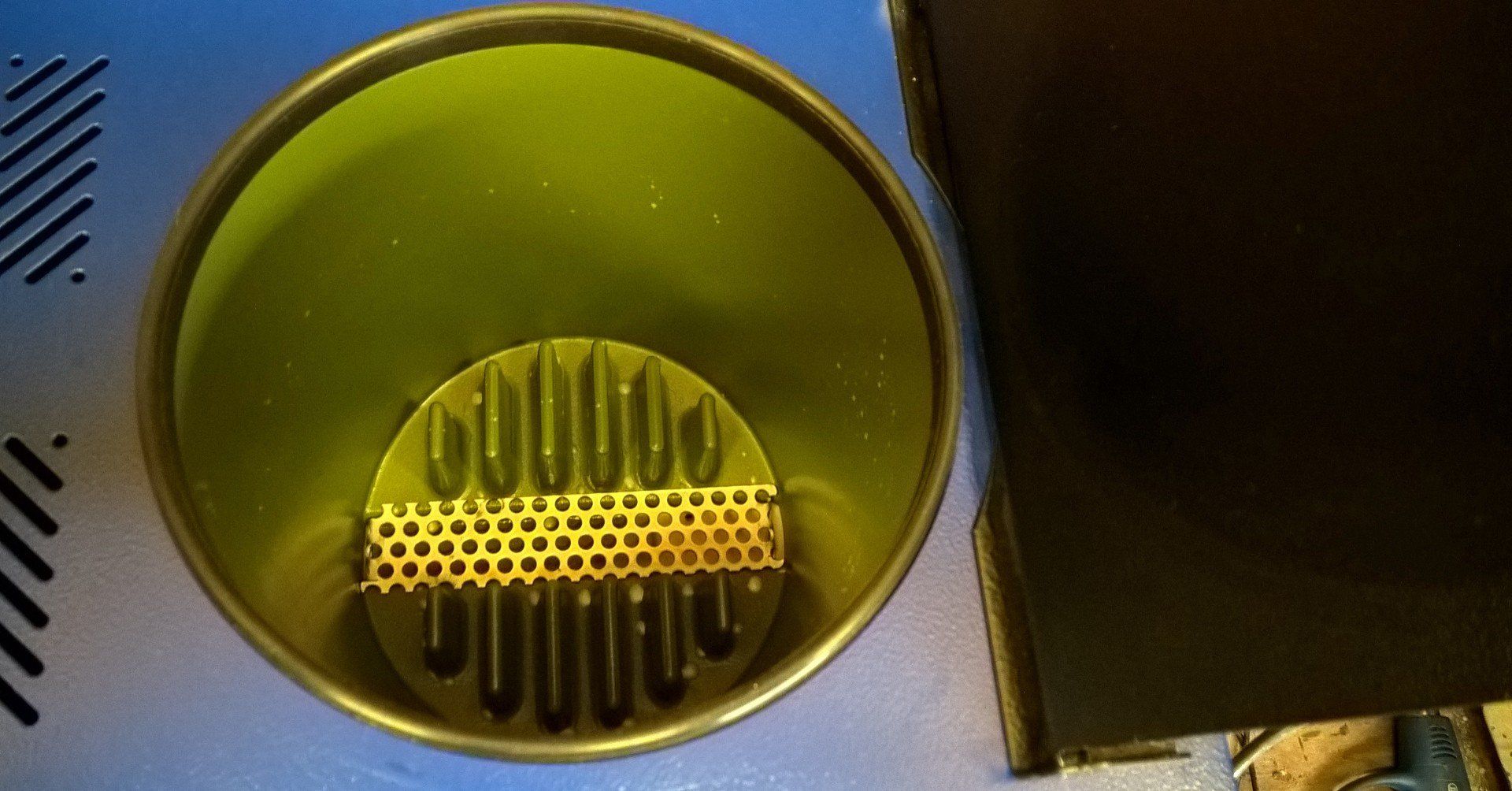 hot melt vent system