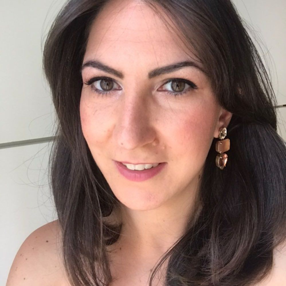 cliente dopo una seduta di trucco