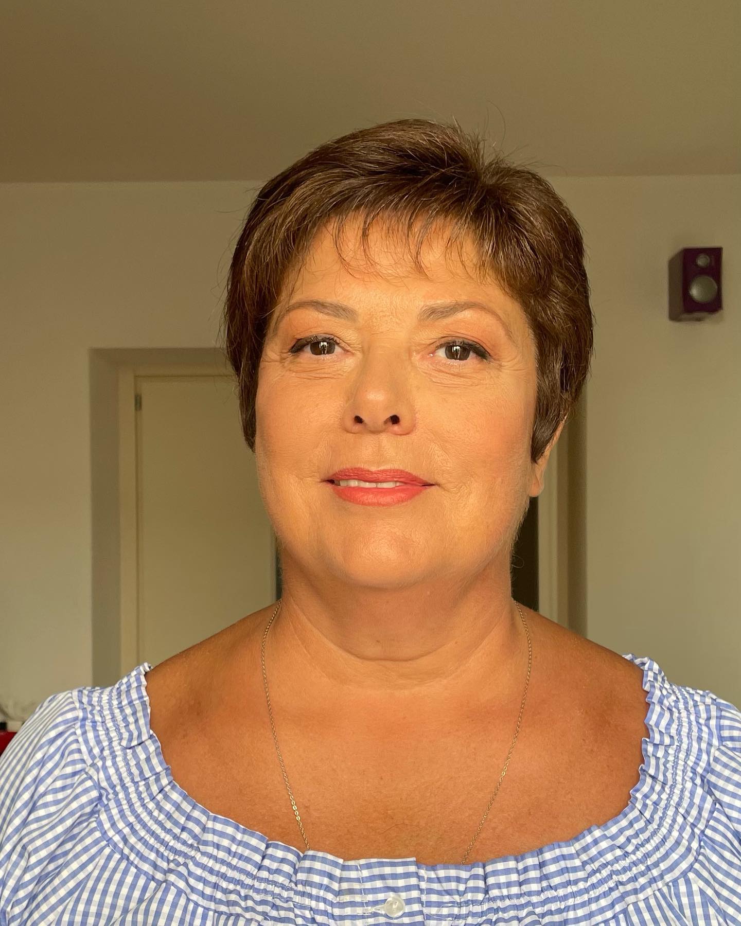 cliente del centro dopo una seduta di trucco