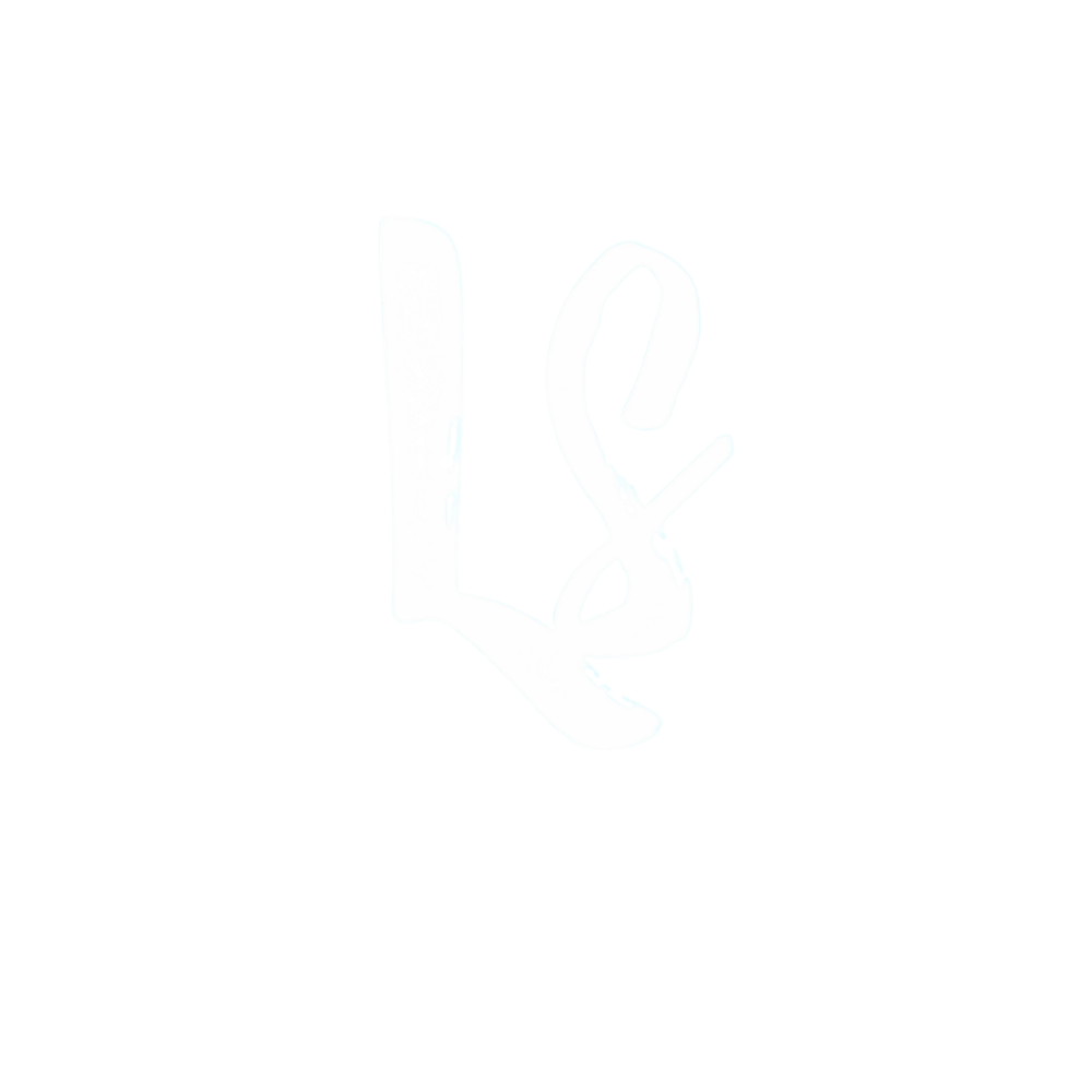 Vage contouren van een persoon die een voorwerp vasthoudt tegen een witte achtergrond.