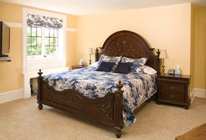 A bedroom with a large bed and two nightstands