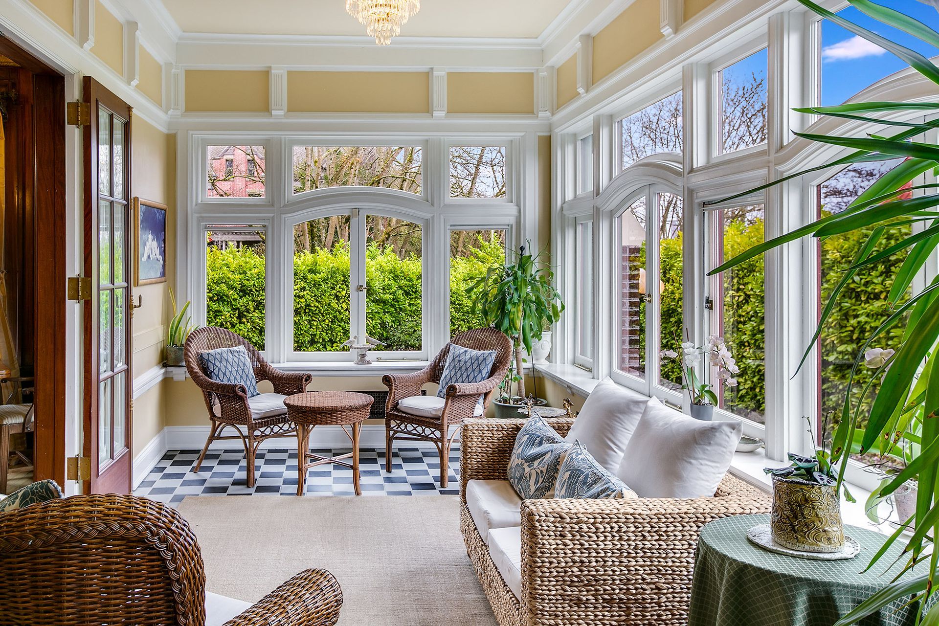 A living room filled with furniture and lots of windows.