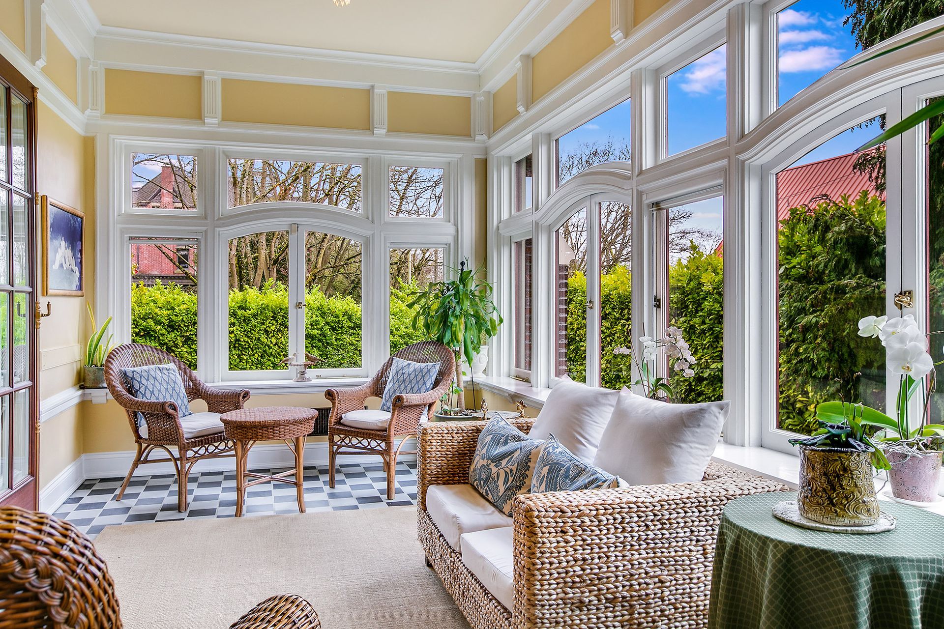 A living room filled with furniture and lots of windows.