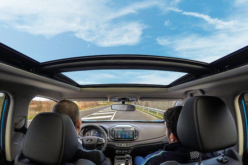 abitacolo touring suv