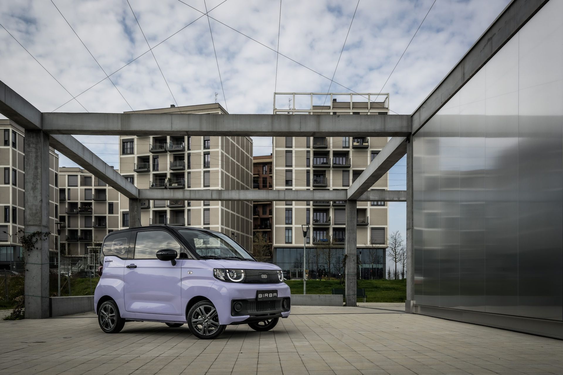 L’urban beat per una nuova esperienza di guida
Senti il battito, Yes be Birba!
Traffico, parcheggi e ZTL? Non sono più un problema! Birba è il quadriciclo 100% elettrico smart & chill.
E’ compatto, agile e sicuro, progettato per semplificare la tua mobilità quotidiana.