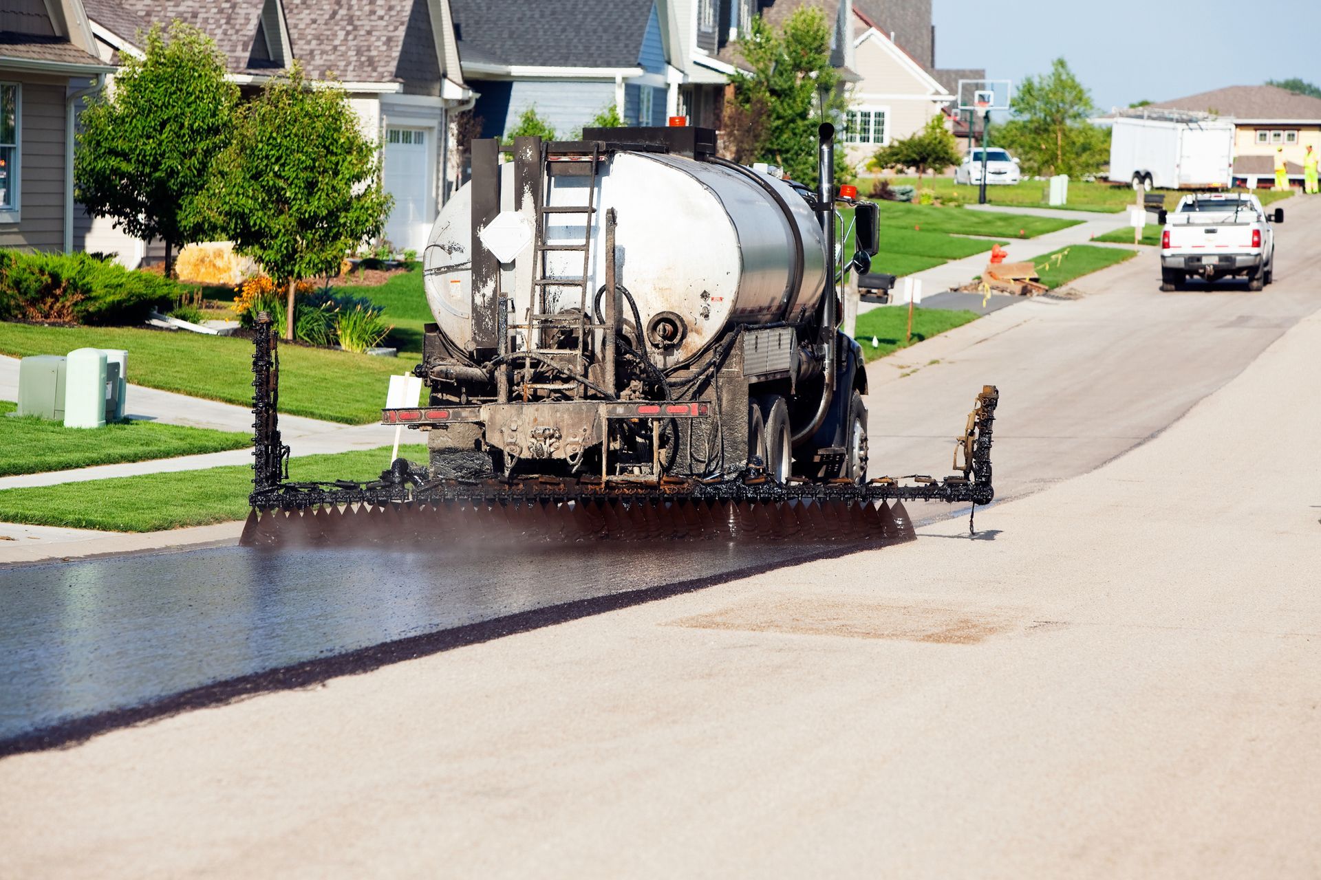 Seal Coating for Chip Sealing Asphalt Pavement Street
