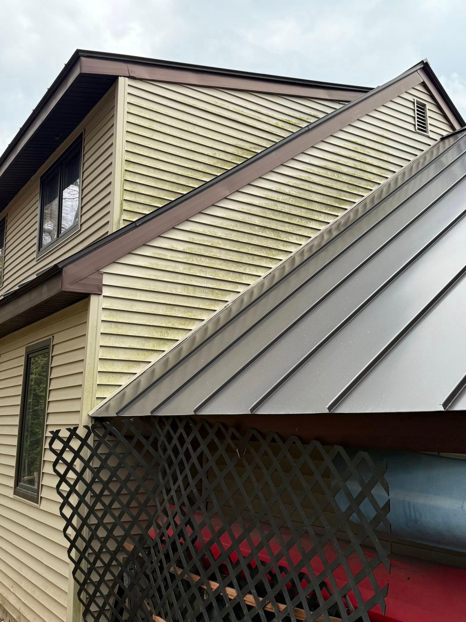 A house with a roof that has a grid pattern on it.