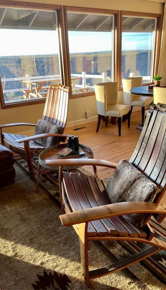 A living room with two rocking chairs and a table.