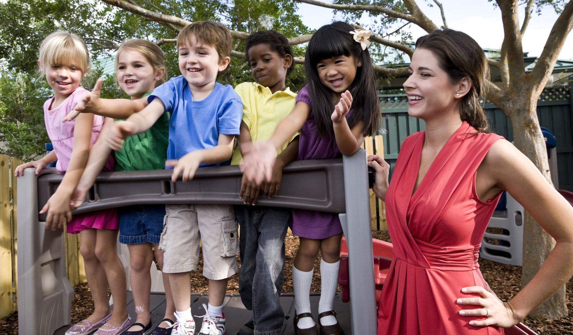 Teacher with preschool students in Great Neck, NY