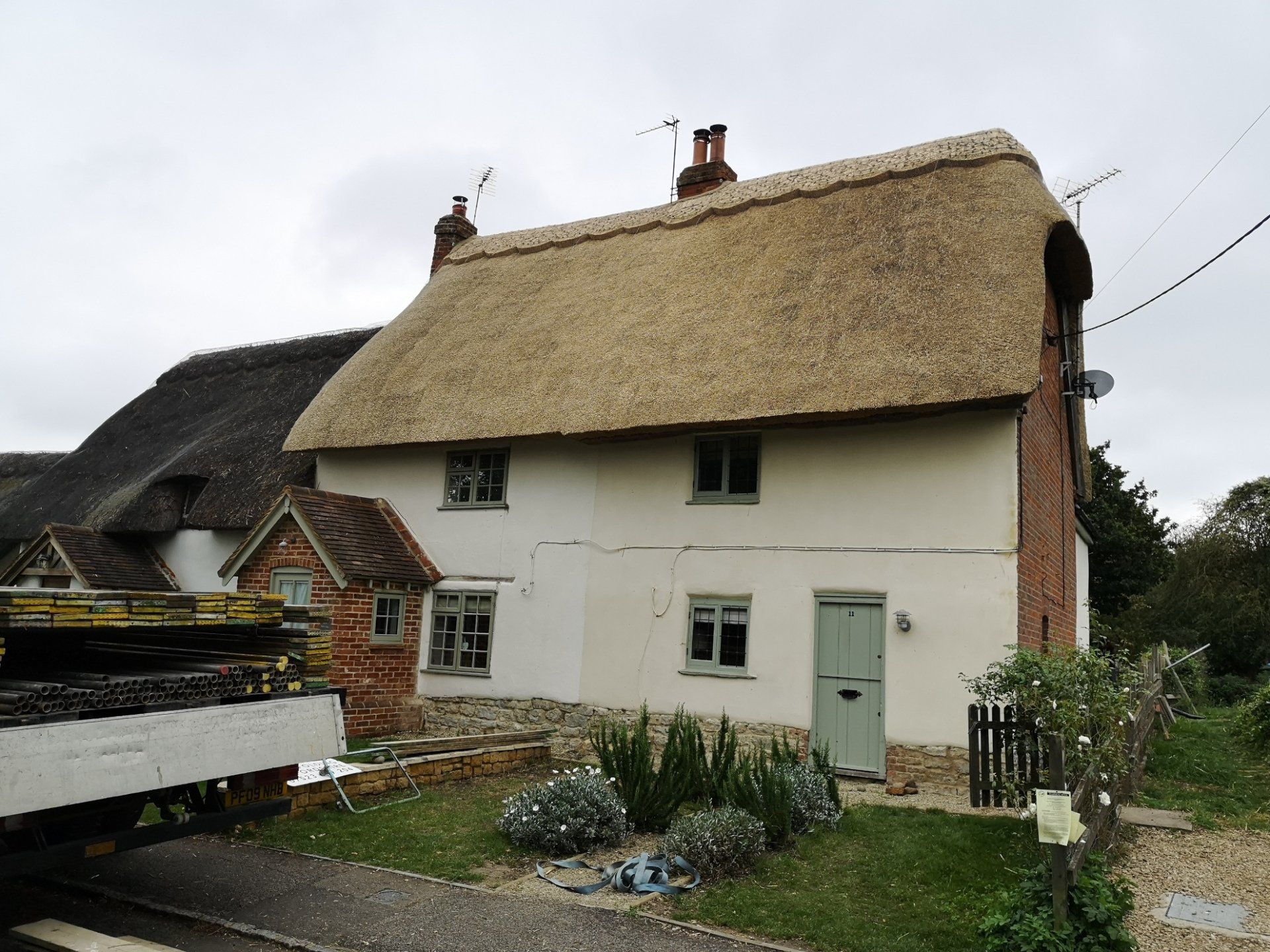 Thame Thatch Chapel Road in Ford