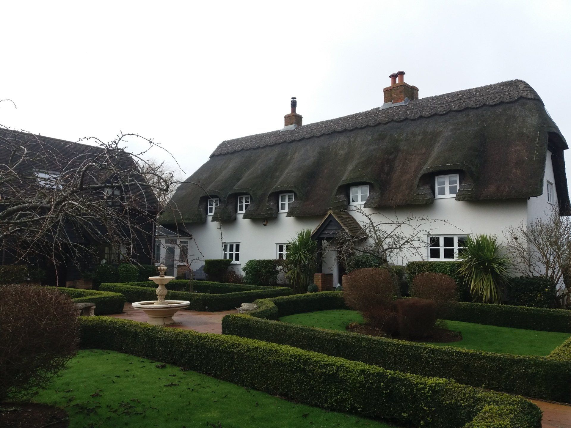 thatched listed outbuilding. Buckinghamshire