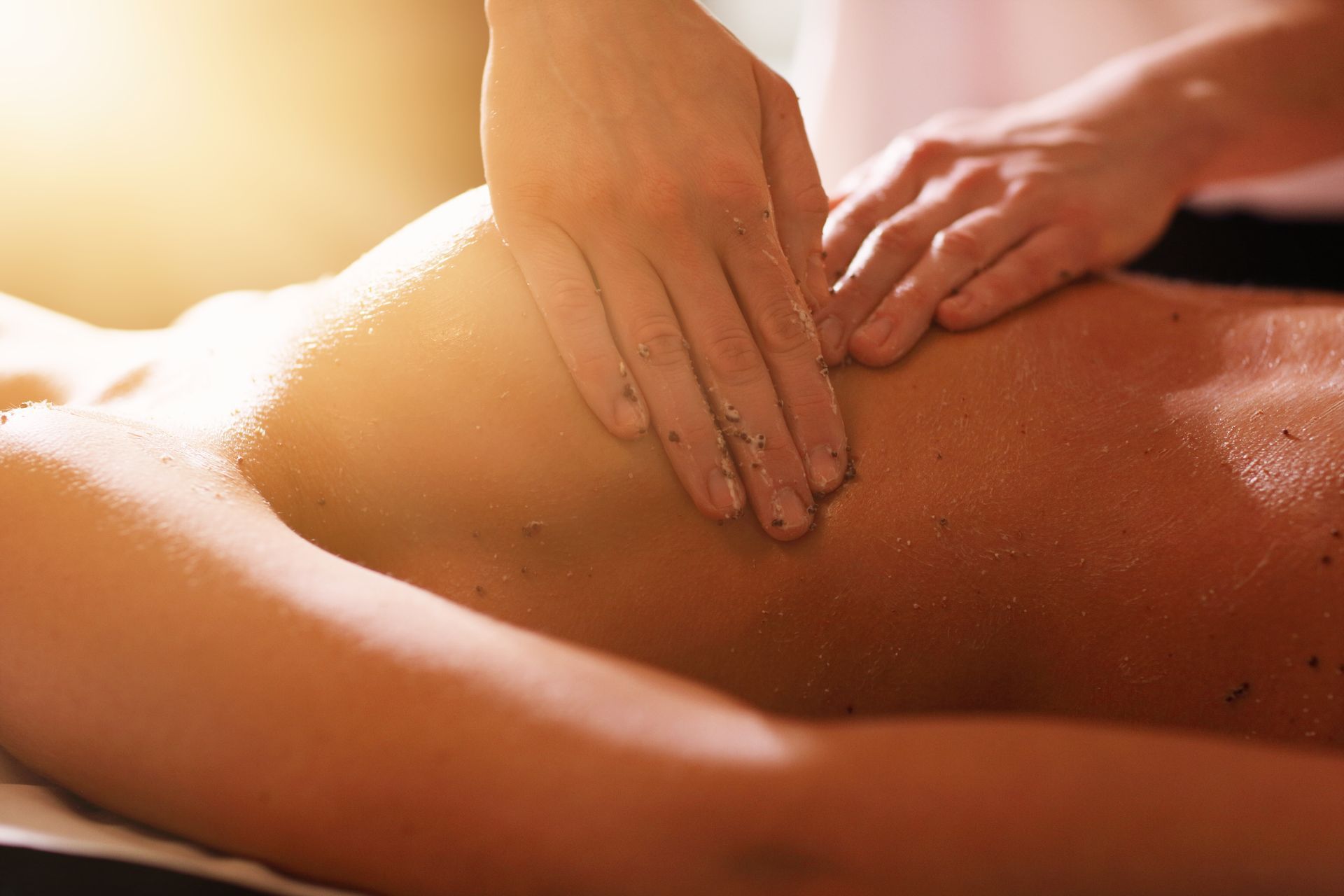 Mujer que le hacen un tratamiento de peeling en Innova