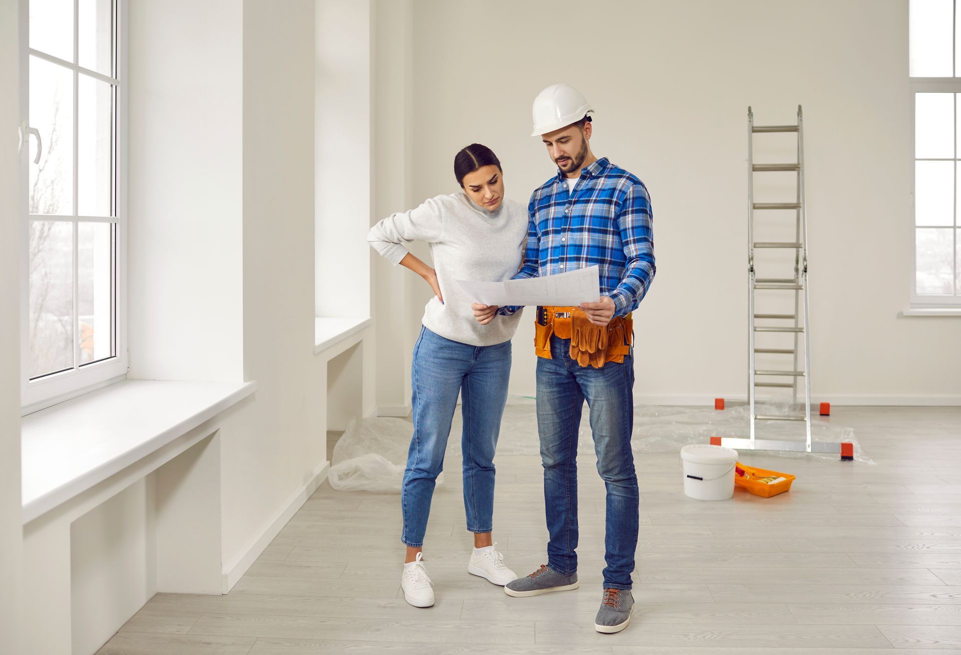 contractor and homeowner meeting