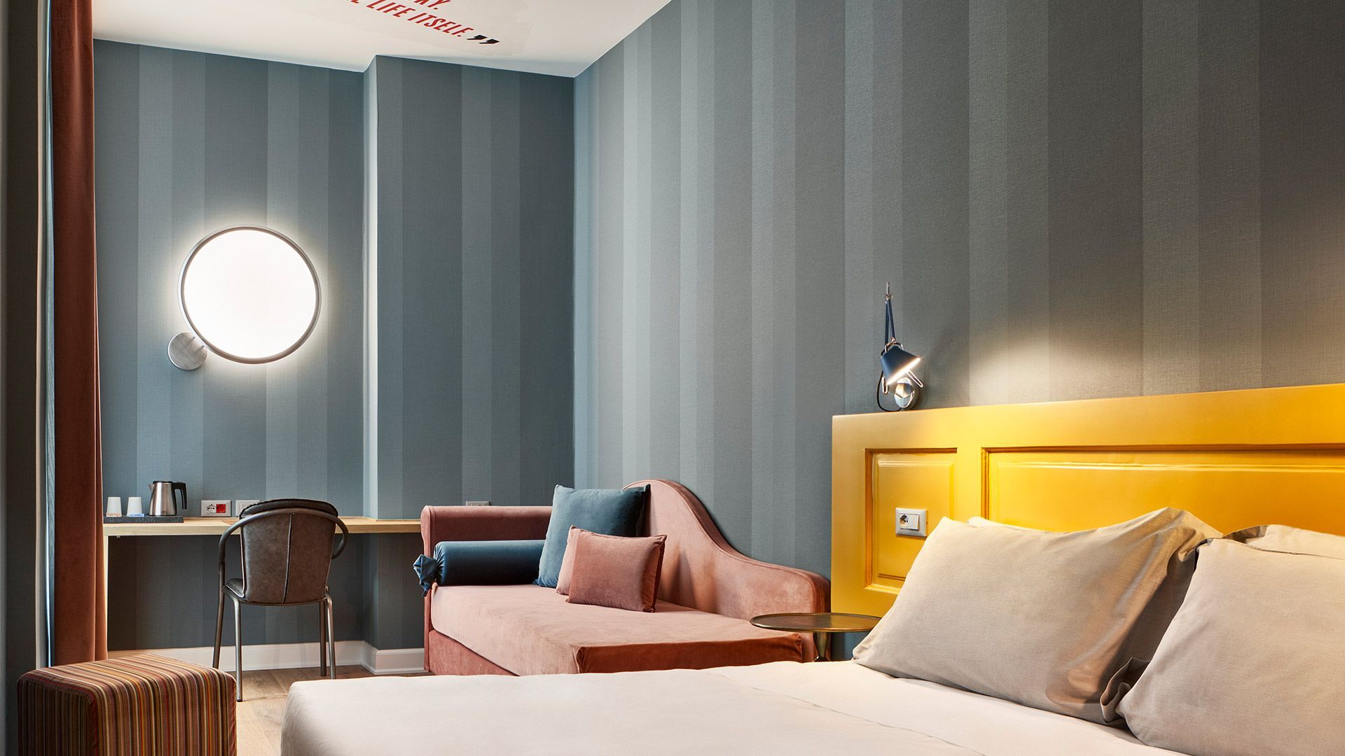 esposizione Artemide lampade da parete Colombo Illuminazione Novara