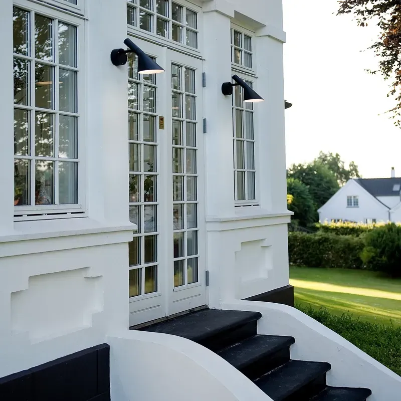 Louis Poulsen illuminazione esterno entrata Colombo Illuminazione Novara