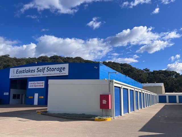A blue and white building with a sign that says eastlakes self storage