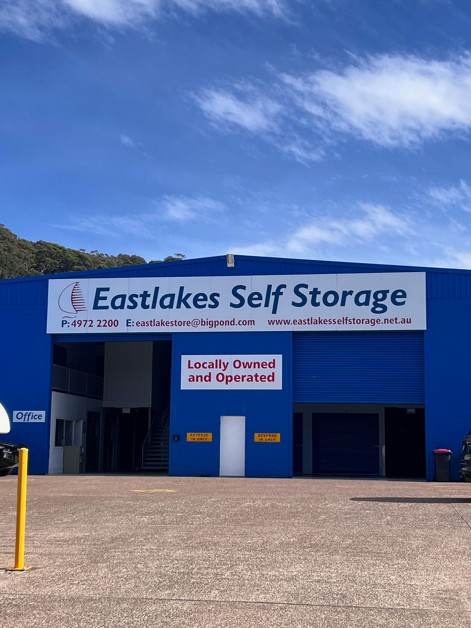 A blue building with a sign that says eastlakes self storage