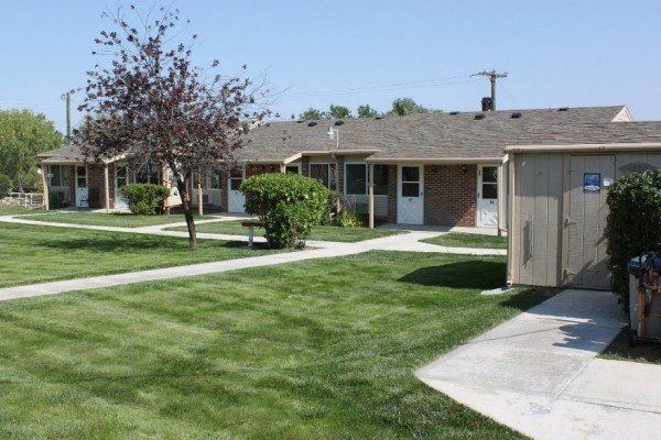 A row of houses with a lawn in front of them
