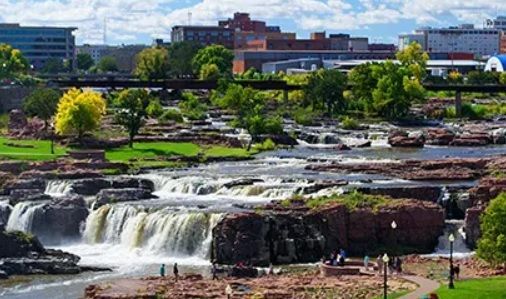 A row of houses with a lawn in front of them