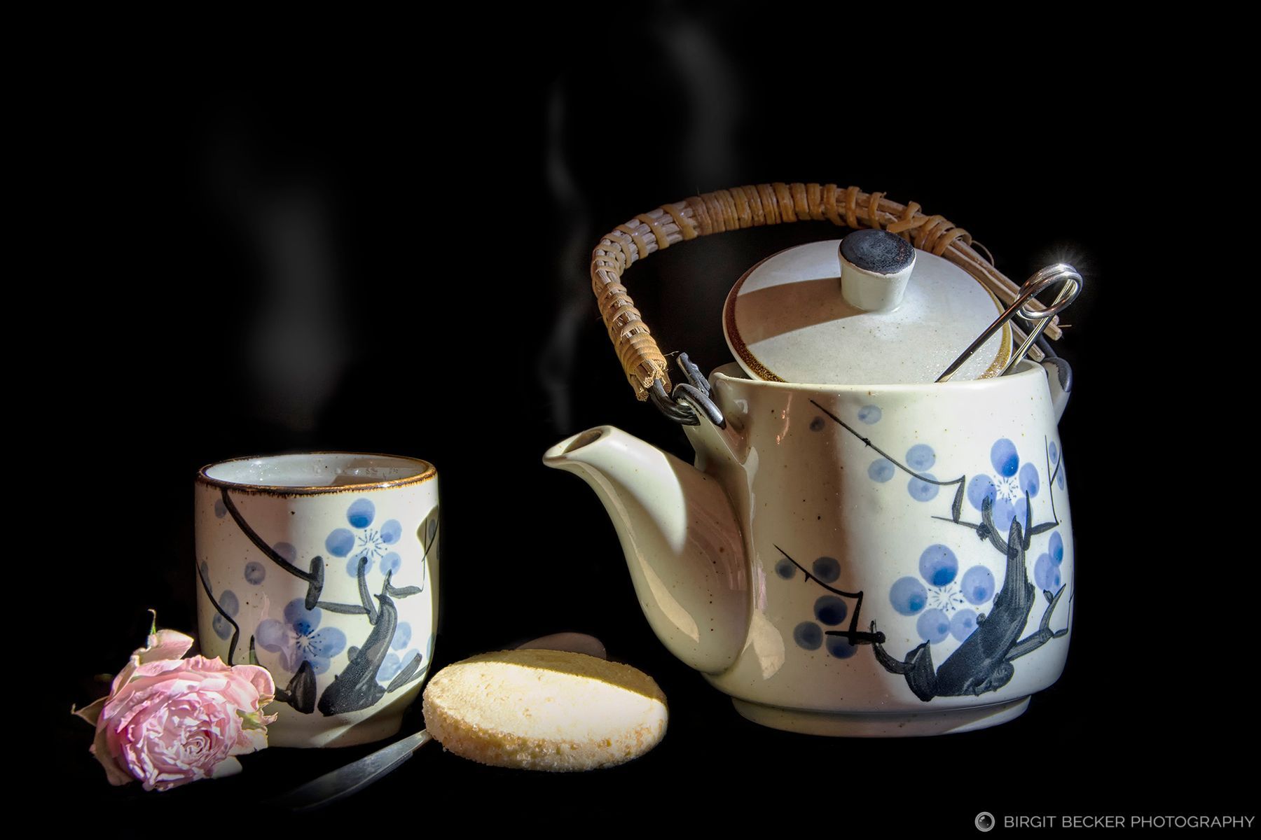 Eine Teekanne und Teetasse