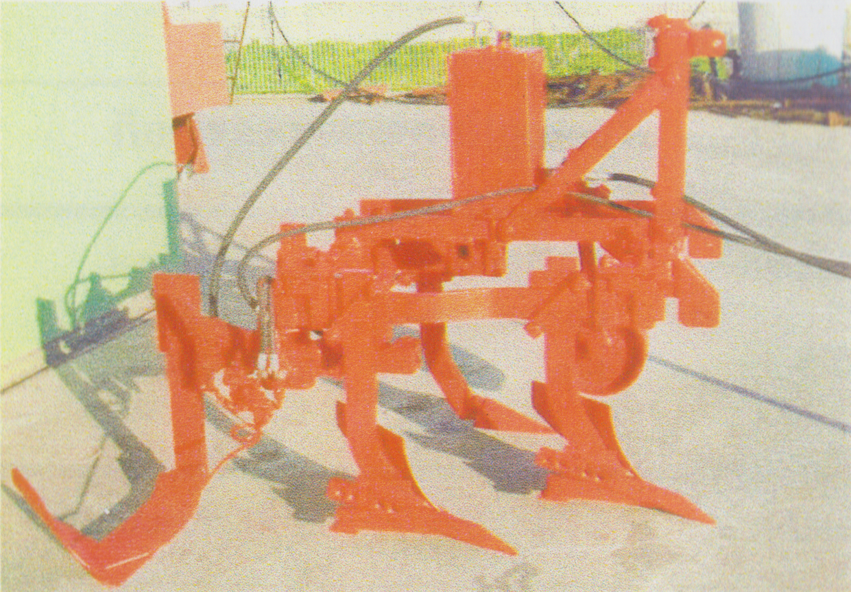 Bivomere sinistro con scalzatore idraulico ad impianto idraulico indipendente
