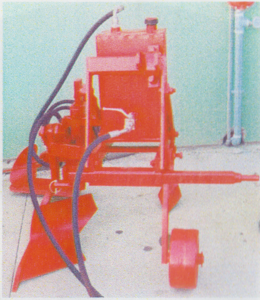 Monovomere sinistro con scalzatore idraulico ad impianto idraulico separato