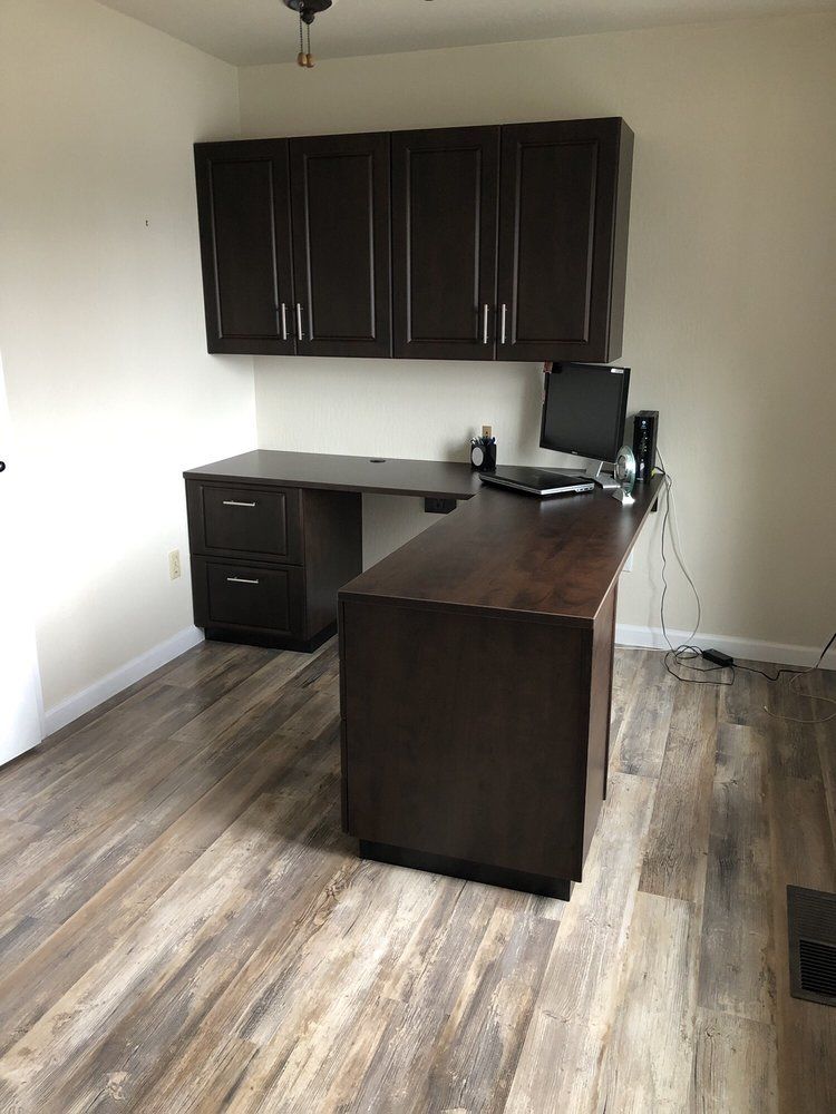 A room with a desk and a computer on it.