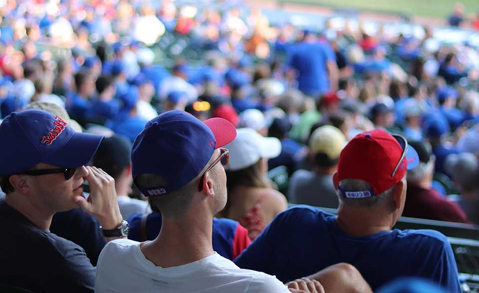 ragazzo ad un evento sportivo