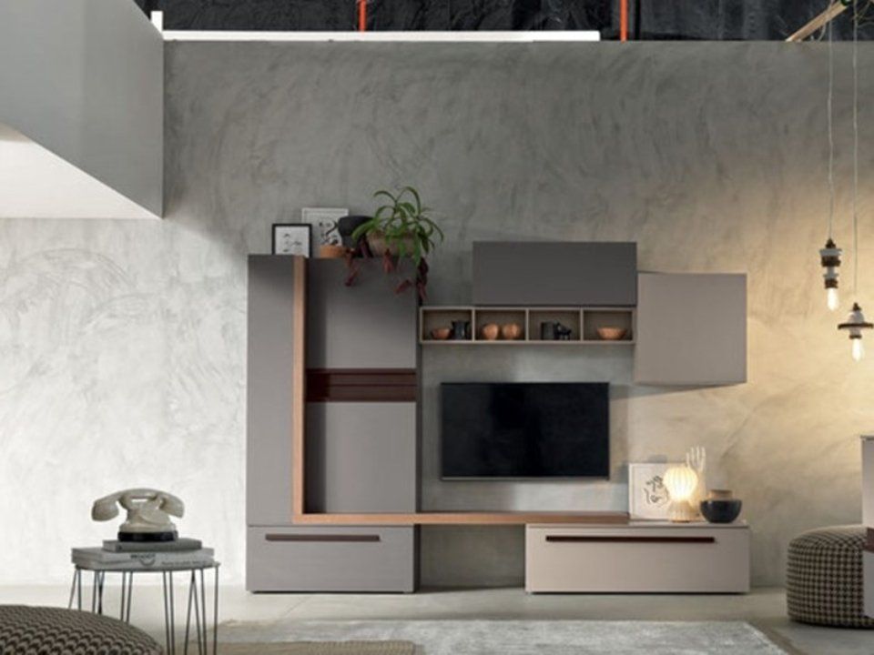 parete attrezzata con tv a muro e moduli grigio opaco