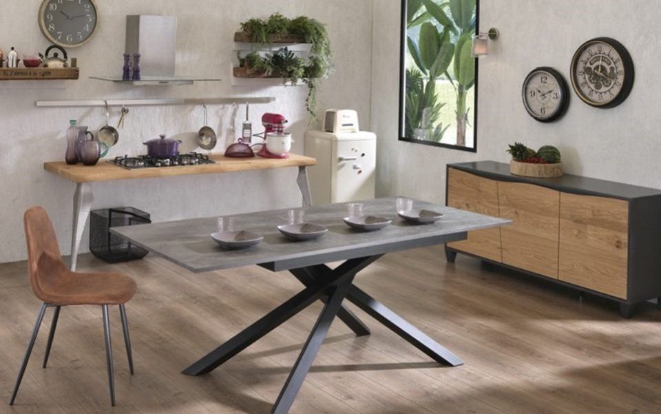 tavolo grigio rettangolare con gambe intrecciate