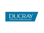 Il logo di Ducray Laboratoires Dermatologiques in testo bianco su sfondo trapezoidale blu.