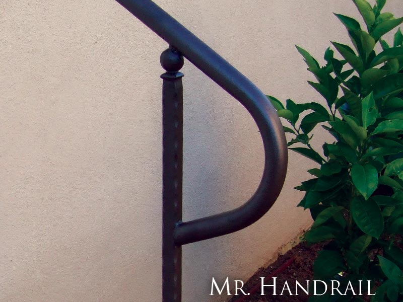 (CU-14) - Round Handrail with Art Deco Post Top