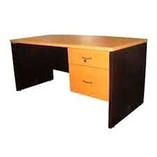 Un escritorio de madera con dos cajones sobre un fondo blanco.