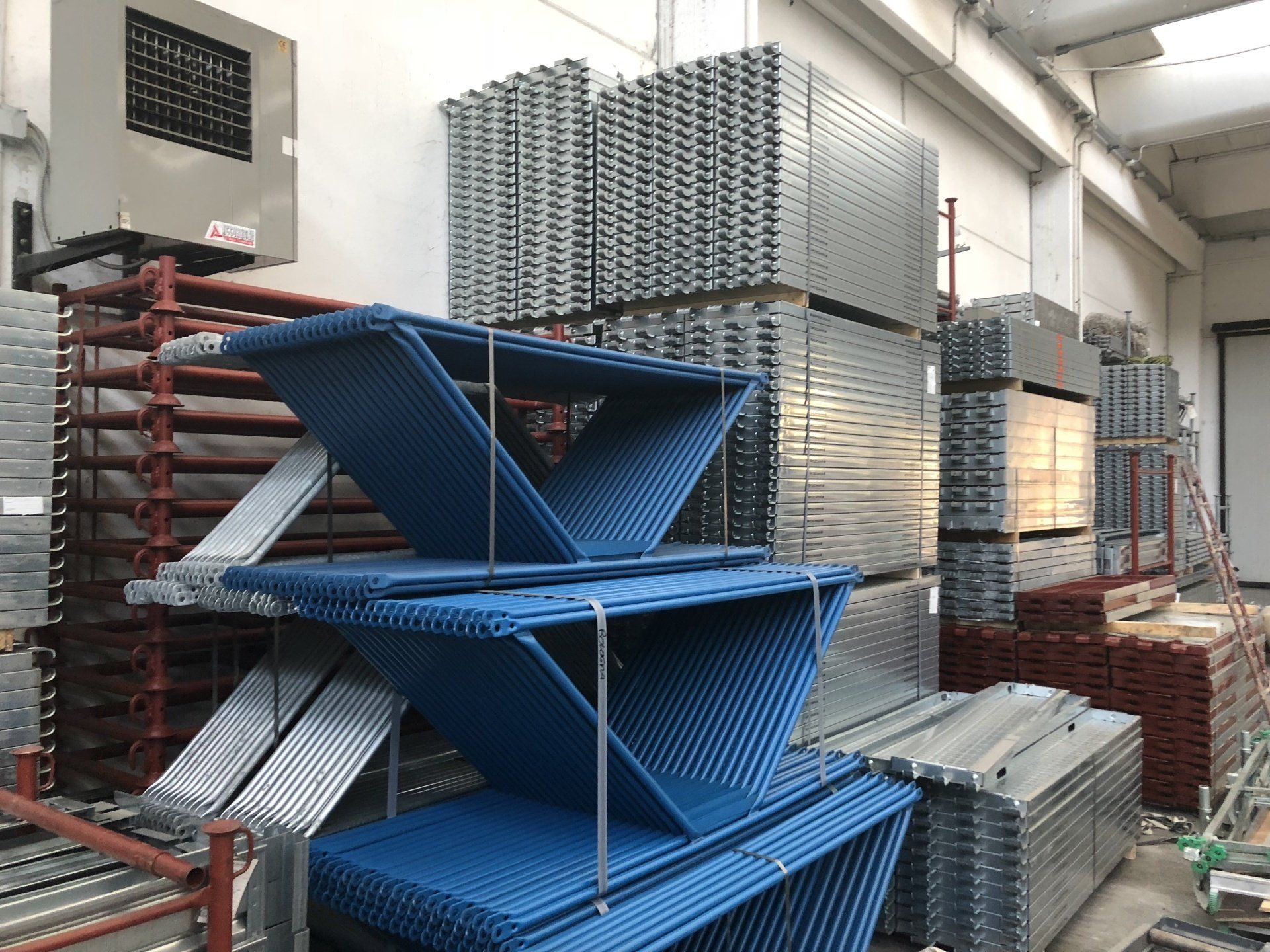 struttura triangolare per ponteggio di servizio